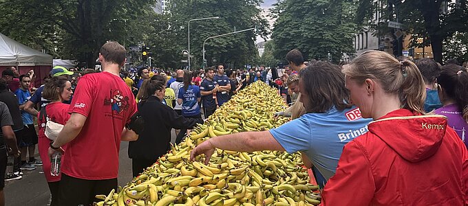 Ein paar Kohlenhydrate nach dem Rennen