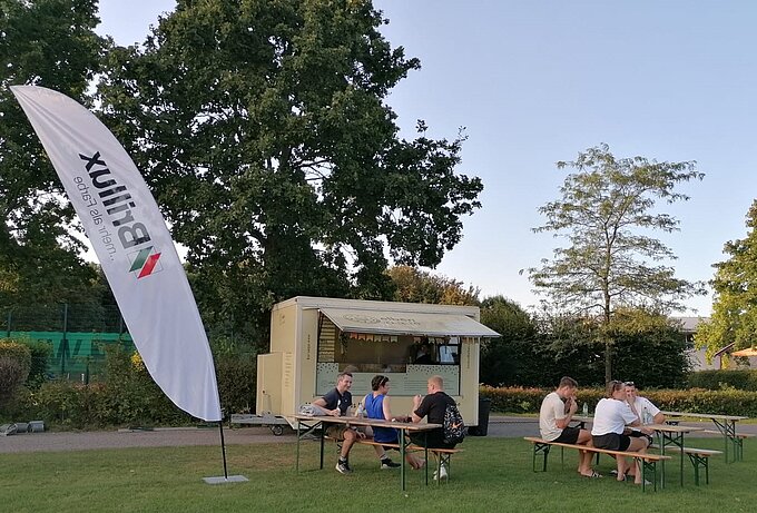 Der Foodtruck von Elben sorgte für die Verpflegung